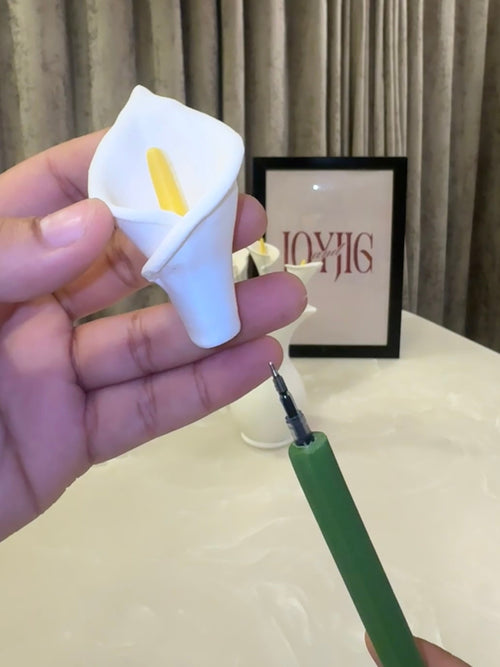Lily Pen Vase